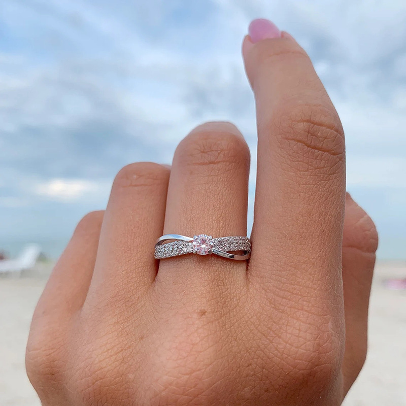 Versatile design, high-end light luxury temperament, couple ring