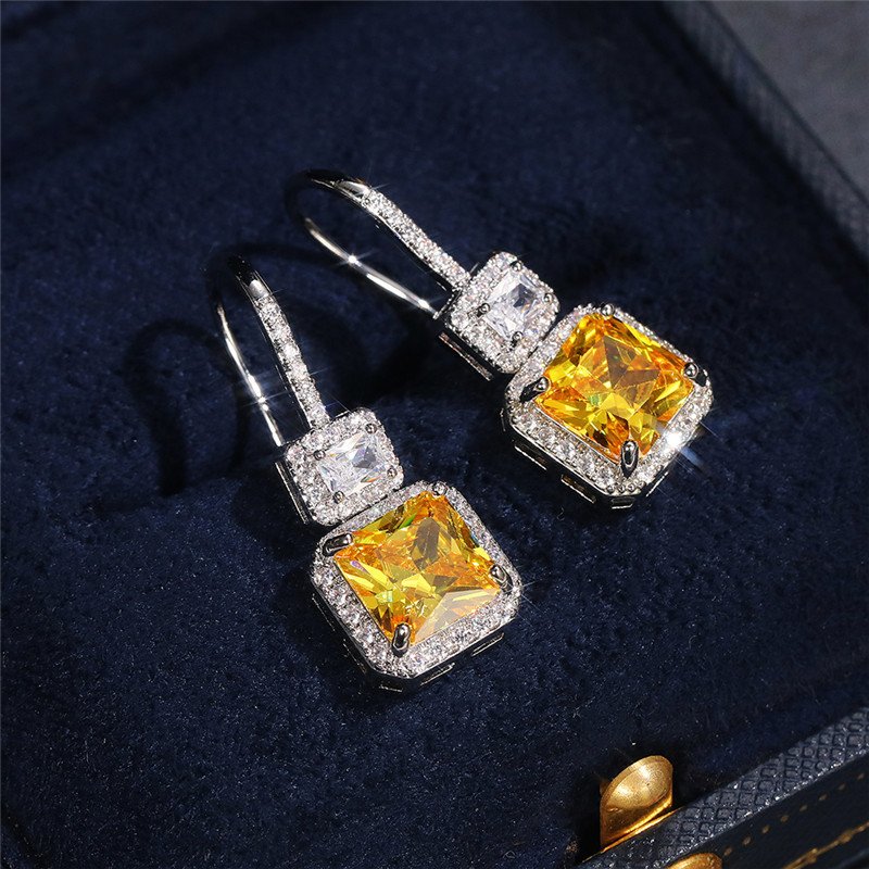 Luxury and fashionable yellow retro high-end earrings