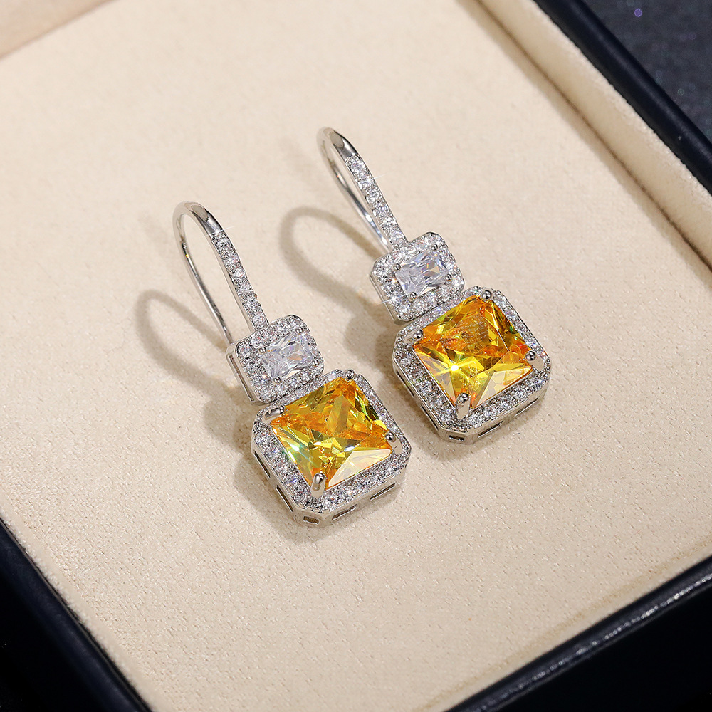 Luxury and fashionable yellow retro high-end earrings